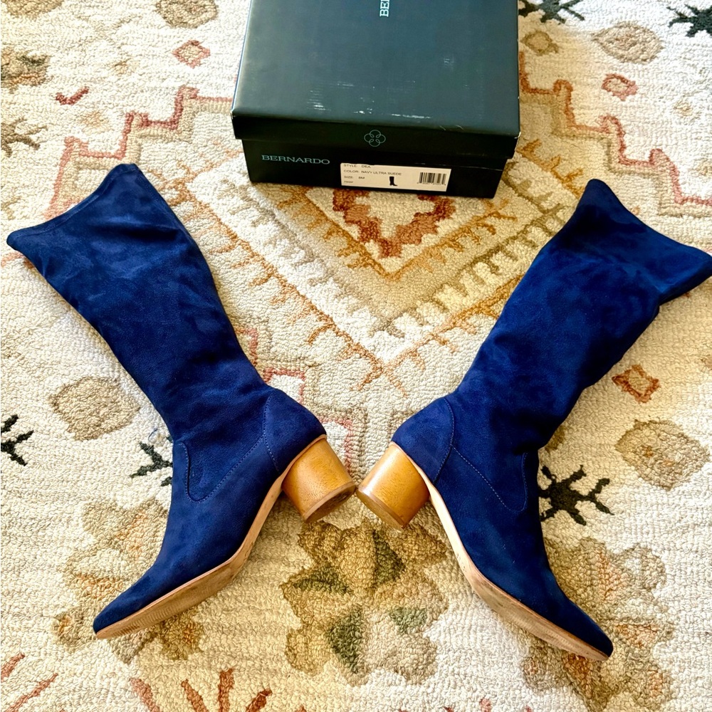 Bernardo blue size 8 Dea Round Toe Suede High-Heel Boots